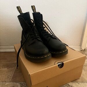 Dr Marten’s Lace up 1460 Women’s Boots size 7